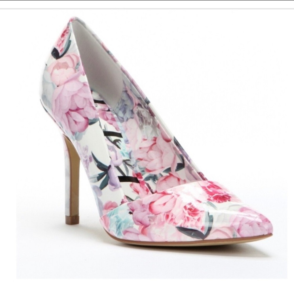 Elle Faux Patent Leather Flower Heels Size 10